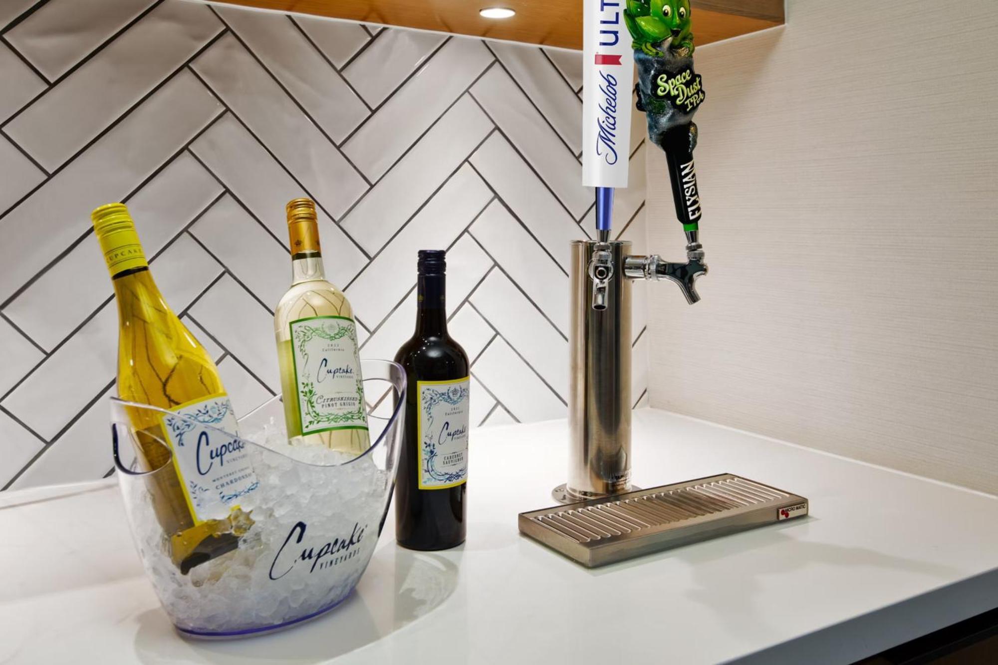 奥马哈第80道奇驻桥套房酒店 外观 照片